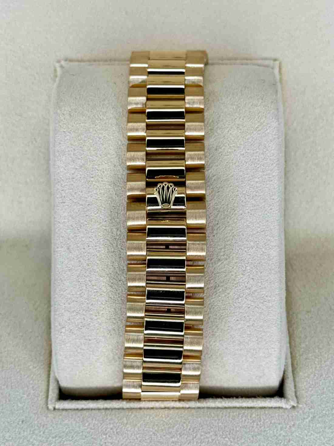 1988 Day-Date 36mm 18038 Gold Presidential Blue Vignette Dial - Image 2