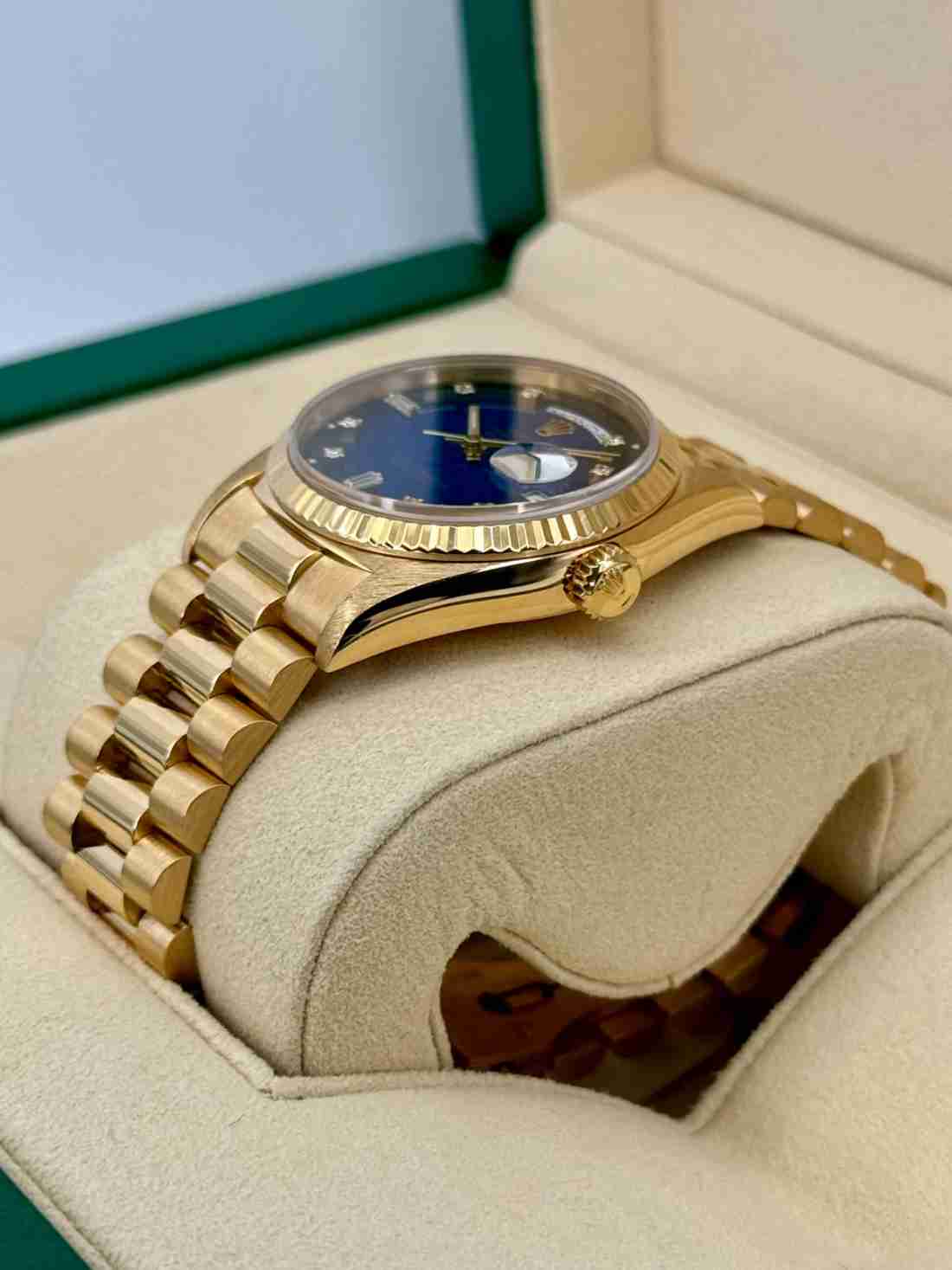 1988 Day-Date 36mm 18038 Gold Presidential Blue Vignette Dial - Image 3