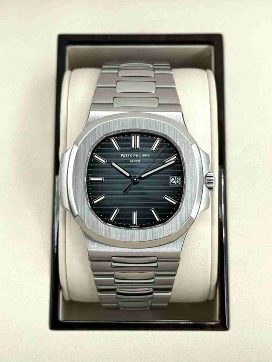 Patek Philippe Nautilus 40mm 5711/1A tainless Steel Blue Dial