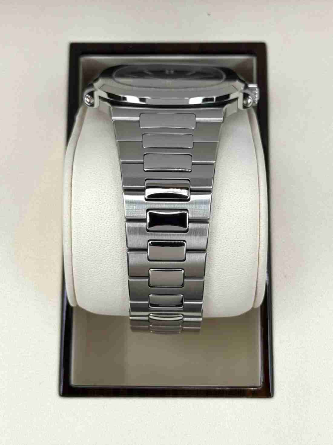 Patek Philippe Nautilus 40mm 5711/1A tainless Steel Blue Dial - Image 3