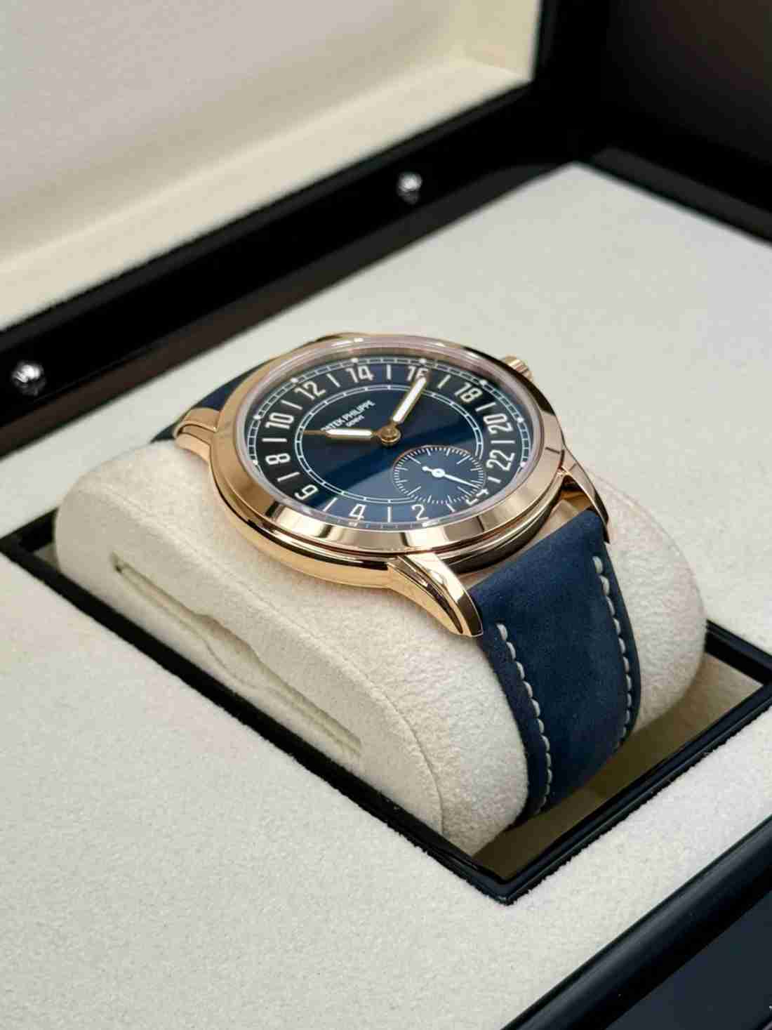 NEW 2025 Patek Philippe 42mm 5224R Calatrava Travel Time Rose Gold Blue Dial - Image 4