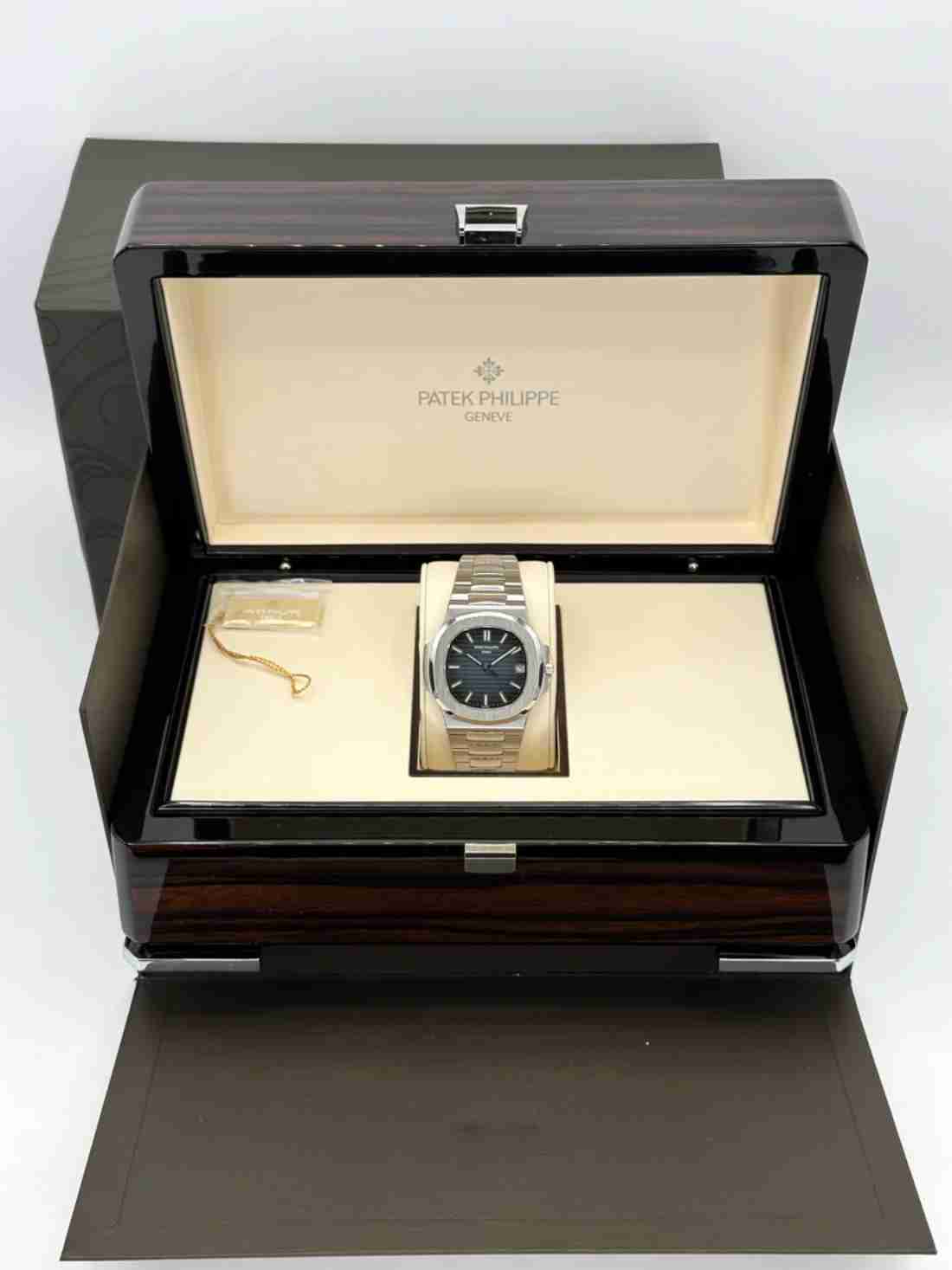 Patek Philippe Nautilus 40mm 5711/1A tainless Steel Blue Dial - Image 5