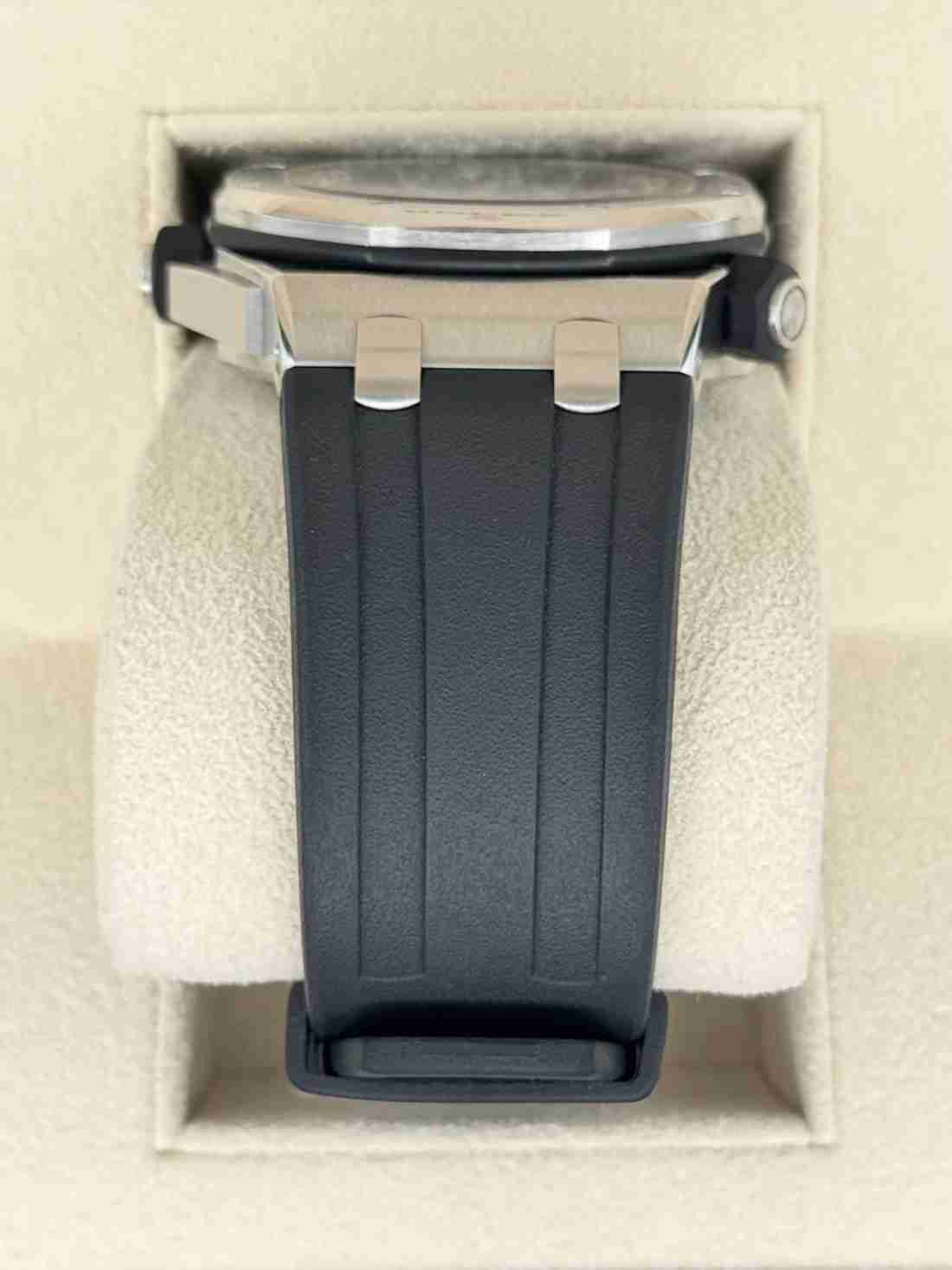 Audemars Piguet Royal Oak Offshore Scuba 15710ST Black Waffle Dial - Image 3