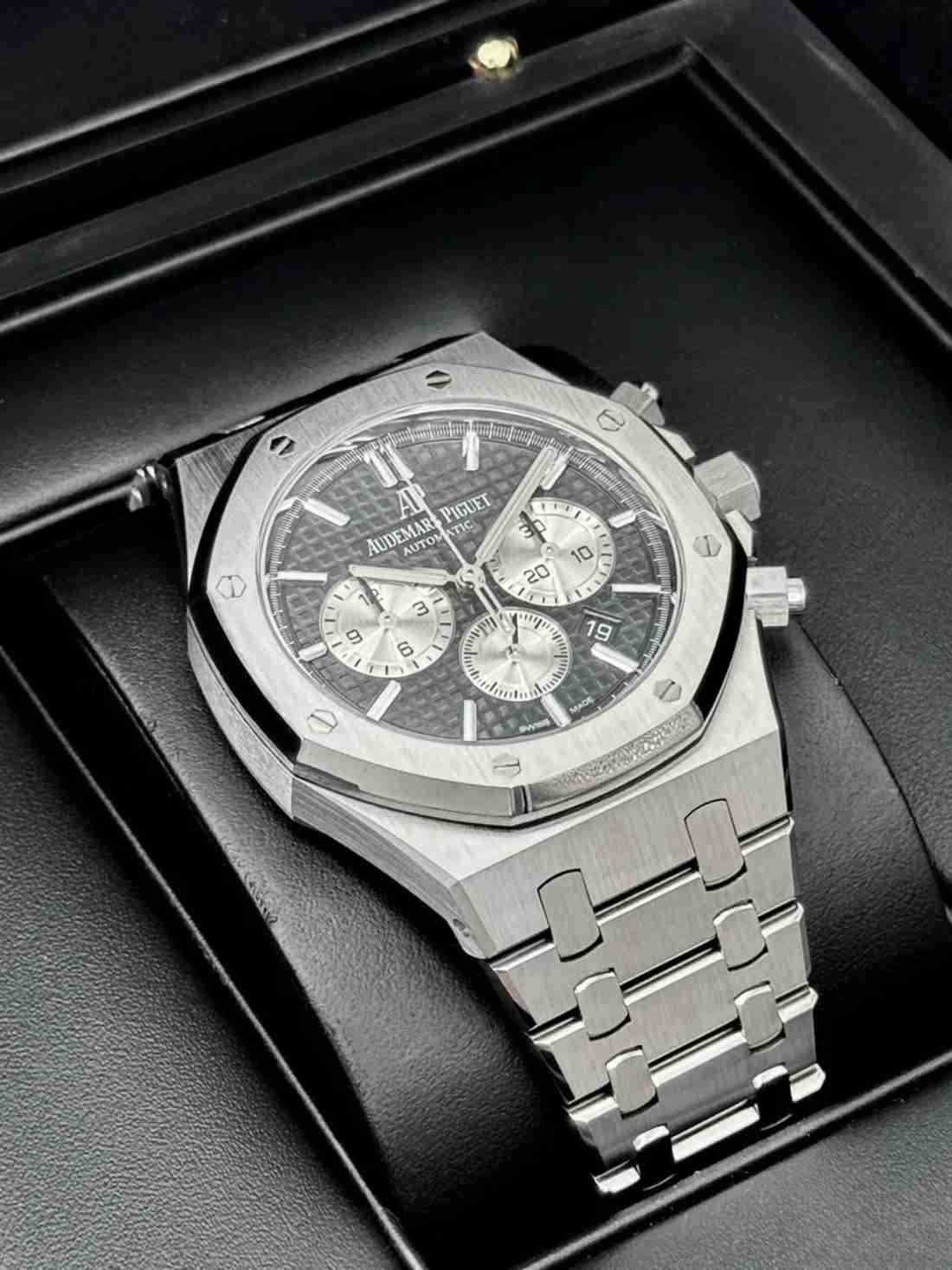 2021 Audemars Piguet Royal Oak Chronograph 41mm 26331ST Stainless Steel Black Dial - Image 4
