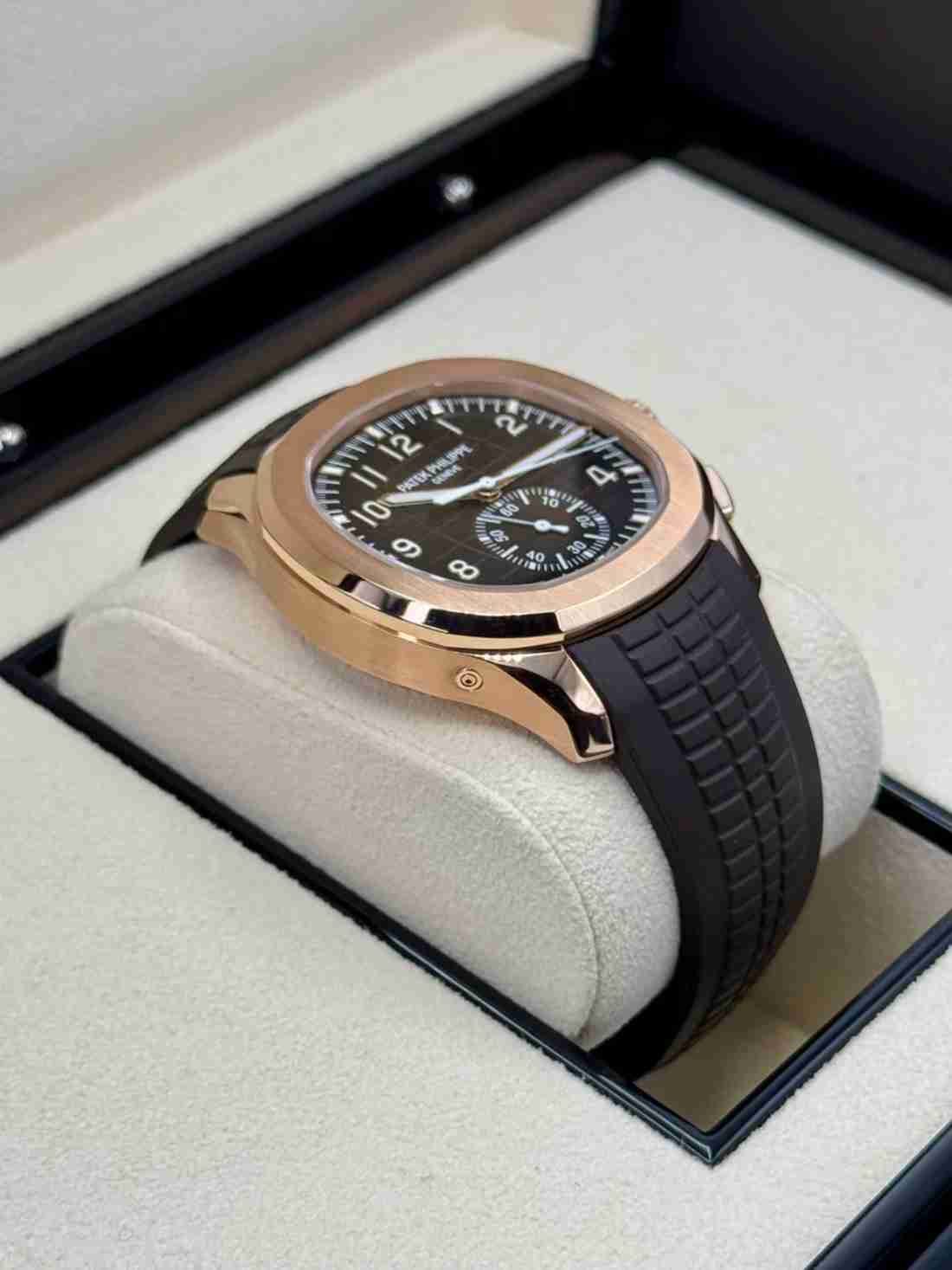 2024 Patek Philippe 5968R Aquanaut Chronograph Rose Gold - Image 4