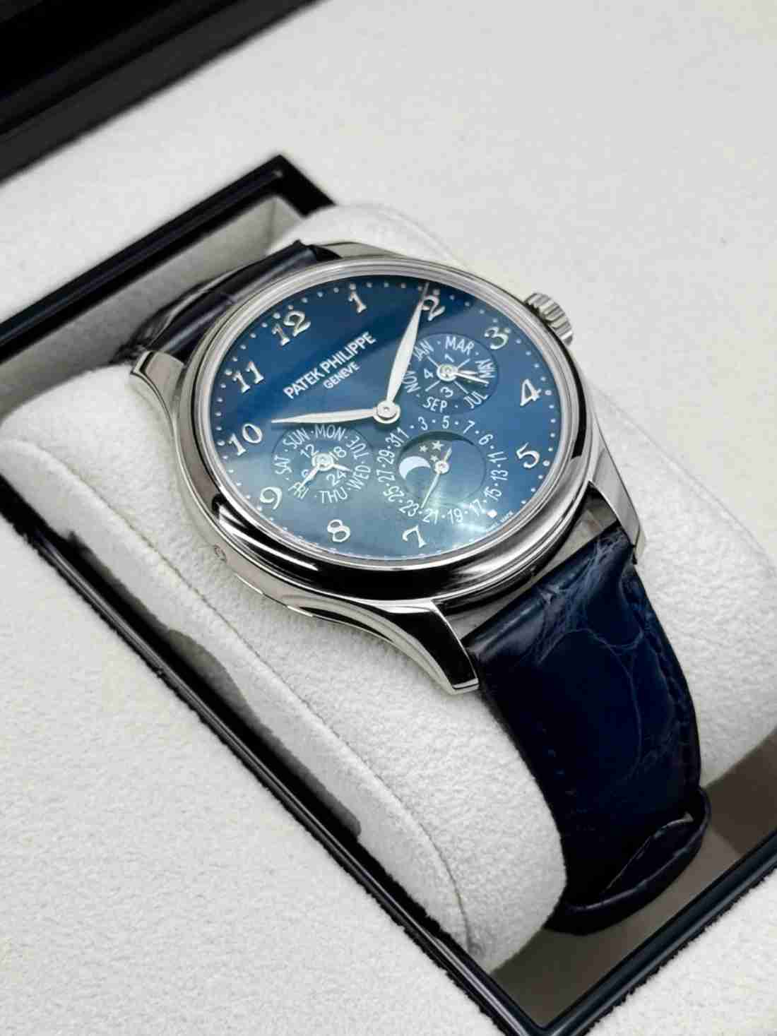 2021 Patek Philippe Perpetual Calendar 39mm 5327G White Gold Blue Dial - Image 4